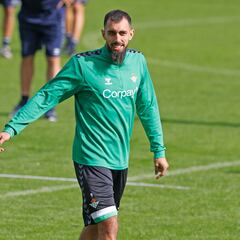 Borja Iglesias decide su futuro