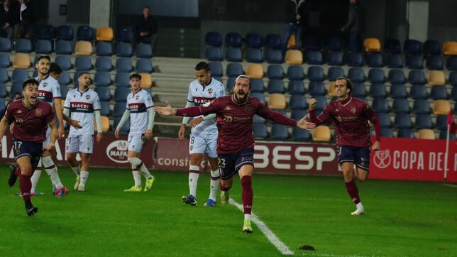 El Pontevedra le pinta la cara al Levante