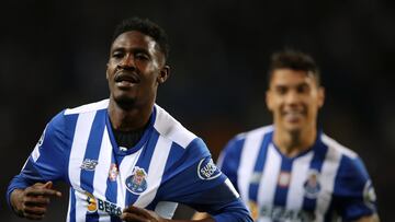 Porto (Portugal), 04/10/2022.- FC Porto's Zaidu Sanusi celebrates after scoring a goal against Bayer Leverkusen during their Champions League soccer match at Dragao stadium, Porto, Portugal, 04 October 2022. (Liga de Campeones) EFE/EPA/ESTELA SILVA