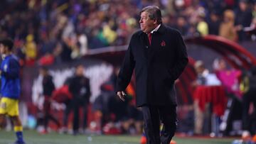 Miguel Herrera arremete contra el arbitraje tras perder ante el América
