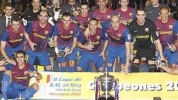<b>CAMPEONES. </b>El Barça celebra su segunda Copa del Rey.