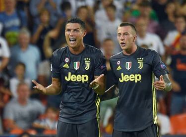 Madrid cruise as Cristiano suffers