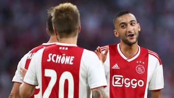 Sch&ouml;ne y Ziyech no han tenido vacaciones suficientes.