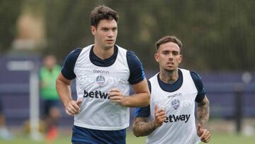 Nikola Vukcevic, junto a Roger, en la Ciudad Deportiva de Buñol.