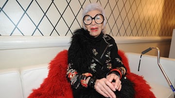 La diseñadora e icono de la moda Iris Apfel ha fallecido a los 102 años, se informó en su perfil de Instagram.