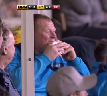 Sutton goalkeeper Wayne Shaw resigns as pie-eating stunt probed
