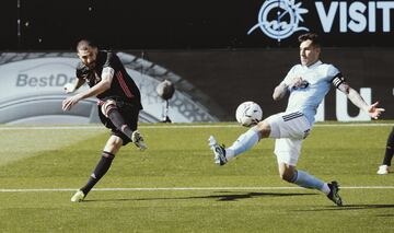 Disparo del delantero francés del Real Madrid Karim Bnezema. 