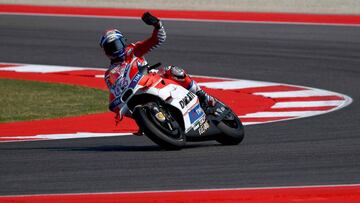 Ducati Team&#039;s Italian rider Andrea Dovizioso rides his bike during the second practice session of the San Marino Moto GP Grand Prix race in Misano on September 9, 2016.   / AFP PHOTO / GABRIEL BOUYS