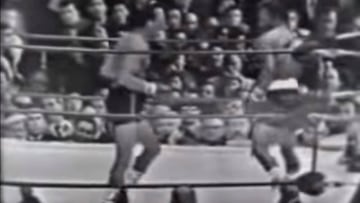 Imagen de la pelea entre Davey Moore y Ultiminio &#039;Sugar&#039; Ramos en 1963.