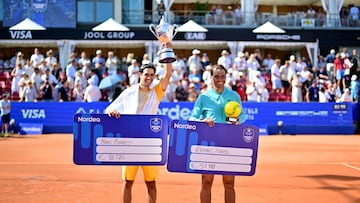 Tennis - Nordea Open - Bastad, Sweden - July 21, 2024 Portugal's Nuno Borges poses with the trophy after winning his men's singles final alongside Spain's Rafael Nadal Bjorn Larsson Rosvall/TT News Agency via REUTERS ATTENTION EDITORS - THIS IMAGE WAS PROVIDED BY A THIRD PARTY. SWEDEN OUT. NO COMMERCIAL OR EDITORIAL SALES IN SWEDEN.