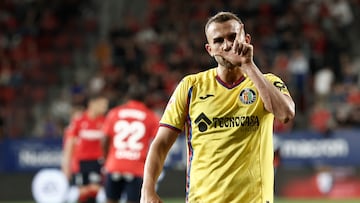 PAMPLONA, 03/10/2025.- El delantero del Getafe Borja Mayoral celebra tras marcar ante Osasuna, durante el partido de LaLiga de fútbol que CA Osasuna y Getafe CF disputan este viernes en el estadio de El Sadar, en Pamplona. EFE/Jesús Diges