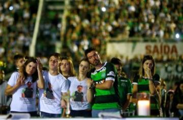 Homenaje del Pueblo Chapecoense en el estadio Arena Condá, este miércoles 30 de noviembre.