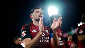 Tachi agradece el apoyo de la afición del Mirandés en el duelo ante el Tenerife.