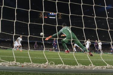 1-0.  Daniele De Rossi marcó el propia puerta el primer gol azulgrana.