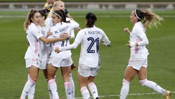 Olga Carmona, Cardona, Jakobsson, J. Mart&iacute;nez y Asllani celebran el primer gol del Real Madrid ante el Deportivo. 