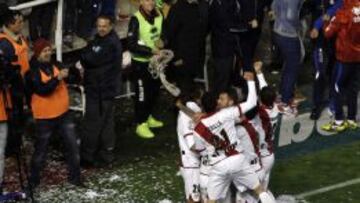Los jugadores del Rayo festejan el gol de Larrivey a Osasuna el miércoles pasado.