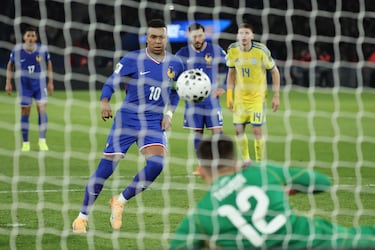 음바페가 라커룸에서 얼굴을 드러냈다.