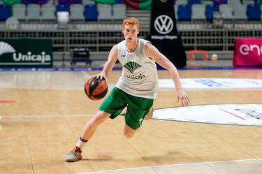 El base español Alberto Díaz comenzó su etapa en el filial y en el primer equipo del Unicaja Málaga desde el año 2011 hasta el 2014. Las siguientes dos temporadas se marchó cedido al Basket Bilbao en 2014 y como préstamo al Baloncesto Fuenlabrada, 2014-2015. A partir de la temporada 15/16 formaría parte de la primera plantilla del Unicaja Málaga hasta ahora, donde Alberto Díaz sigue jugando con el equipo malagueño.