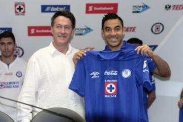 Arribó a préstamo a Cruz Azul para el Clausura 2014. Su primer semestre se convirtió en un referente celeste, lo que ayudó para que asistiera a Brasil 2014. Extrañamente, su rendimiento bajó para el Apertura 2014 y regresó a las Chivas.