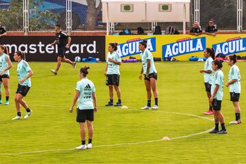 La Selección Argentina realizó su primer y único entrenamiento en Bucaramanga antes de disputar las semifinales de la Copa América Femenina ante Colombia en el estadio Alfonso López.