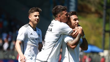 Futbol, Huachipato vs Colo Colo
Decimoctava fecha, campeonato Nacional 2024.
El jugador de Colo Colo Marcos Bolados, derecha, celebra con sus companeros su gol contra Huachipato durante el partido de primera division disputado en el estadio CAP de Talcahuano, Chile.
13/10/2024
Eduardo Fortes/Photosport
Football, Huachipato vs Colo Colo
18th date, 2024 National Championship.
Colo Colo playerMarcos Bolados, right, celebrates with teammates after scoring against Huachipato during the first division match held at the CAP stadium in Talcahuano, Chile.
13/10/2024
Eduardo Fortes/Photosport