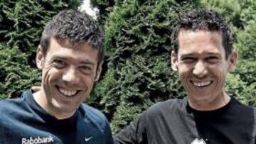 <b>SALUDOS. </b>Óscar Freire y Robbie McEwen se saludan antes del inicio de la batalla en la carretera.