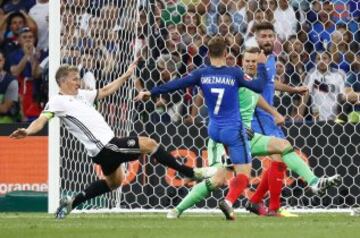 Griezmann pokes the ball past Neuer and into the German net.