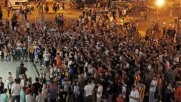 LA AFICIÓN SEÑALA A LOS JUGADORES. "Mercenarios" y "Pedirnos perdón", tras el Swansea.