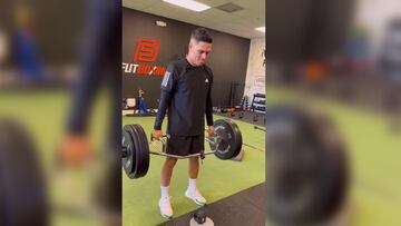 El crack colombiano se prepara con intensidad durante su tiempo libre, demostrando su compromiso y pasión por el fútbol.