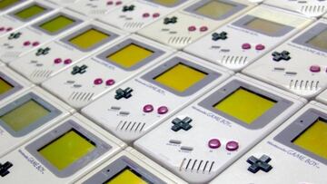 Nintendo regala una Game Boy a una anciana de 95 años después de que la suya se averiara