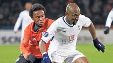 <b>A PUNTO. </b>Zokora acabará vistiendo de blanco a pesar de la resistencia del Tottenham.