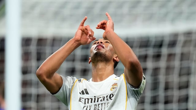 The Englishman stands firm against the rumors about his supposedly disorderly life and the dressing room supports him.