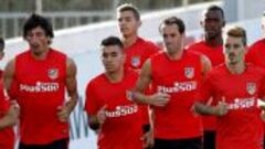 PLANTILLA. Siqueira, Vietto, Savic, Correa, Lucas, God&iacute;n, Jackson, Griezmann, Gim&eacute;nez, Filipe y Tiago, en una sesi&oacute;n de entrenamiento del Atl&eacute;tico.
 