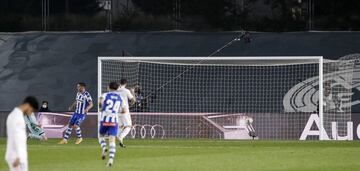 0-2. Joselu marcó el segundo gol tras un error de Thibaut Courtois.