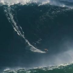 Garrett Mcnamara surfeó la ola más grande jamás surfeada, 23,7 metros