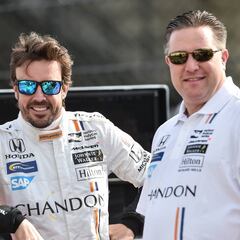 Zak Brown: "Fernando Alonso está feliz por ser competitivo"