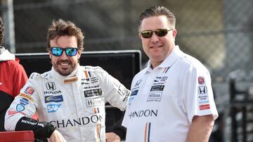 Zak Brown: "Fernando Alonso está feliz por ser competitivo"