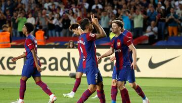 BARCELONA , 23/09/2023.- Los jugadores del FC Barcelona celebran el tercer gol de su equipo (anotado por Cancelo -c-) durante el encuentro de la jornada 6 de LaLiga entre FC Barcelona y RC Celta de Vigo, este sábado en el Estadio Olímpico de Montjuic, en Barcelona. EFE/ Toni Albir
