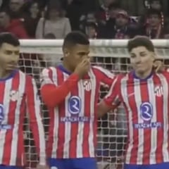 El polémico penalti que desquicia al Atleti: Julián y el doble toque