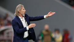 DOHA, 13/06/2022.- El técnico argentino de la selección de Perú, Ricardo Gareca, durante el encuentro entre Perú y Australia para el pase al Mundial de fútbol de Catar 2022. EFE/Alberto Estévez.
