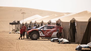 16/02/24
FEBRUARY 14: Acciona | Sainz XE Team in pit lane during the Saudi Arabia on February 14, 2024. (Photo by Andrew Ferraro / LAT Images)
coche del Acciona Sainz en el X-Prix de Arabia de Extreme E (Acciona Sainz)
ENVIA.VICTOR.SERRANO.