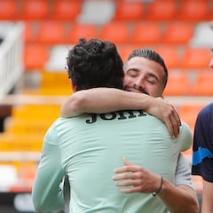 Parejo le cede el testigo a Gayà