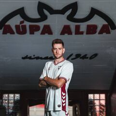 El Albacete presenta sus equipaciones en la temporada del 80 aniversario