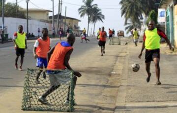 Fútbol en las calles de Liberia 