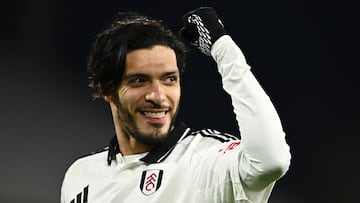 Raúl Jiménez anota contra el Newcastle