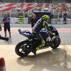 Rossi empieza guerrero y con tres décimas de ventaja