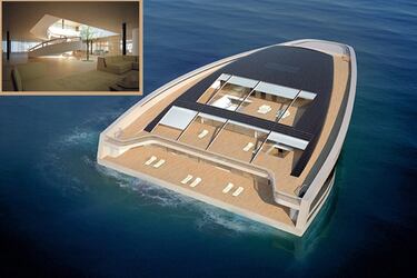 Posee un yate de 58 metros con diseño en forma de herradura, valorado en 100 millones de dólares. La embarcación refleja su gusto por el lujo y se suma a su colección de bienes opulentos.