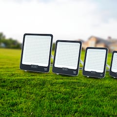 Ilumina el jardín o la terraza con este foco LED para exteriores