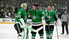 The Dallas Stars took 1st in the Western Conference after beating the Blues 2-1 in a shootout and Jake Oettinger made this ridiculous save in OT.