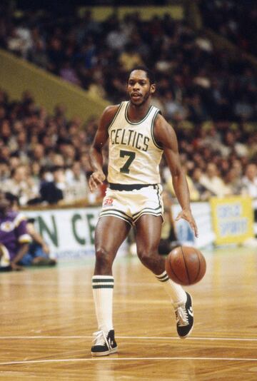 Cincinnati Royals (1970-1972), Kansas City Kings (1972-1976), New York Nets (1976-77), Boston Celtics (1978-1983), Milwaukee Bucks (1983-84) y Jersey Jammers (1986).